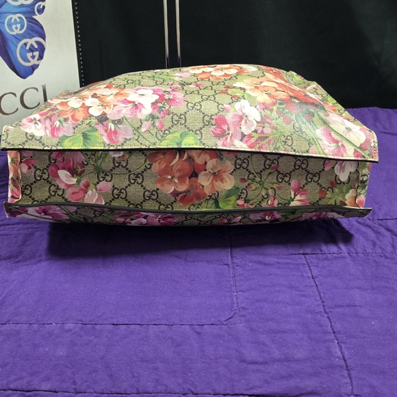 Gucci GG Blooms Floral Tote Bag and Gucci Blooms Wallet Set - Picture 9 of 16